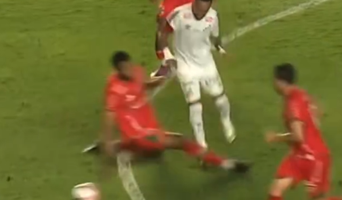 Alagoano Islan vira alvo de críticas após lance em Neymar durante jogo do Paulista