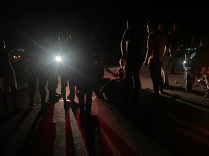 Colisão entre carro e moto deixa homem ferido na AL-105 em Matriz de Camaragibe