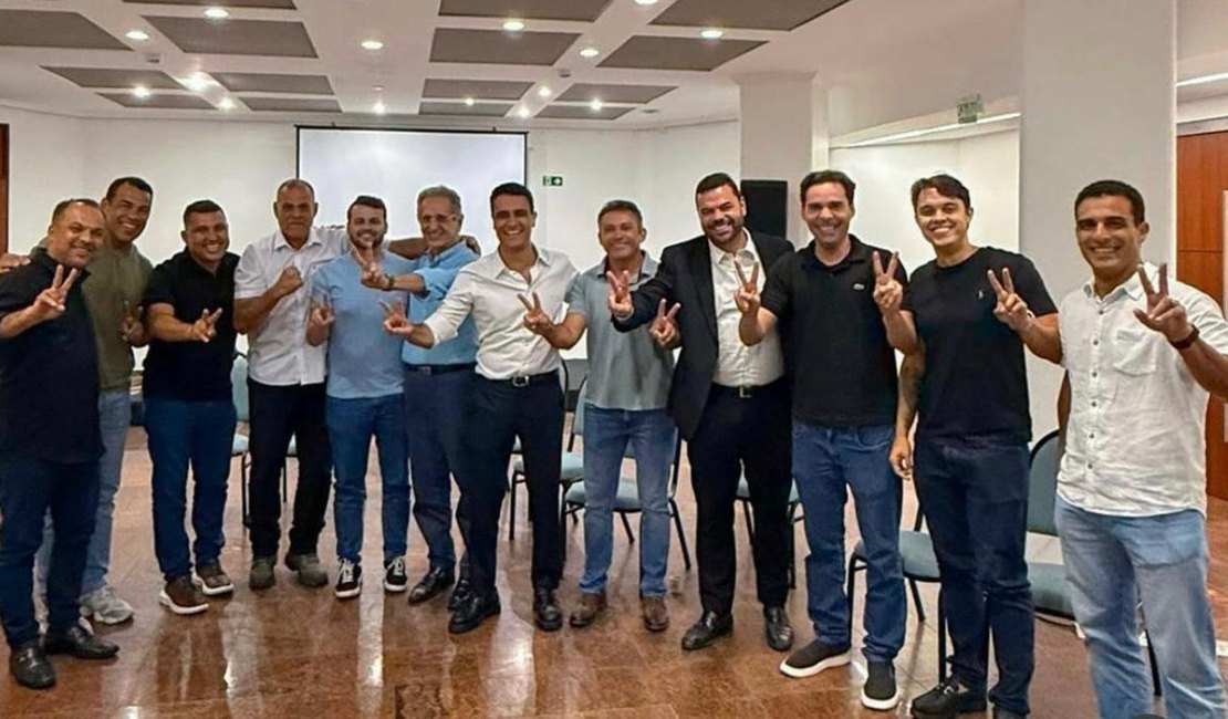 A cinco dias do fim do prazo legal, JHC se reúne com vereadores e mantém suspense