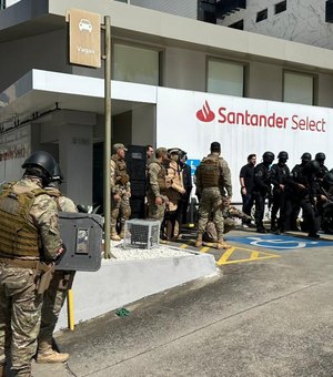 Sequestro a gerente de banco na Ponta Verde; confira imagens do simulado da SSP em AL