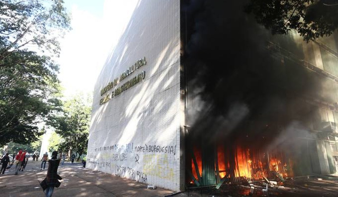 Temer decreta uso de militares para conter protesto em Brasília
