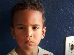 Criança reencontra a mãe após se perder em bairro de Arapiraca