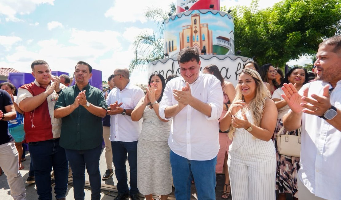 Prefeito Carlos conclui mês festivo  de 111 anos de Rio Largo com entregas