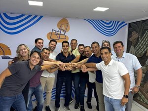 PL veta saída de vereadores para não inviabilizar palanque de Flávio Bolsonaro em AL