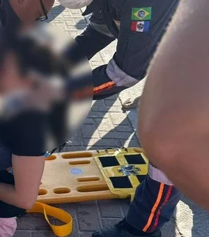 Mulher é atropelada por carro perto do Marco dos Corais, na orla de Maceió