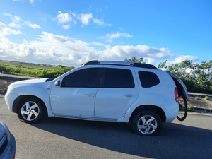 Veículo é encontrado com pneus rasgados na AL-405, entre Maceió e Rio Largo