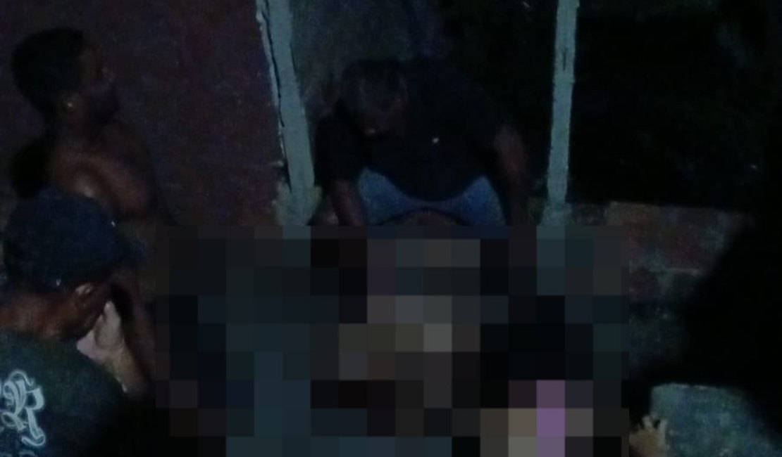 Homem é chamado na porta de casa e assasinado a tiros no Jacintinho