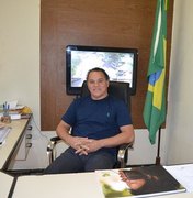 Prefeito de São Miguel dos Milagres pede afastamento do cargo 