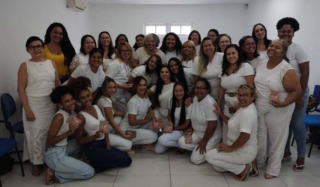 Curso de massoterapia oferecido pela Semudh capacita mulheres para o mercado de trabalho