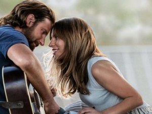 Lady Gaga e Bradley Cooper estariam morando juntos, diz revista