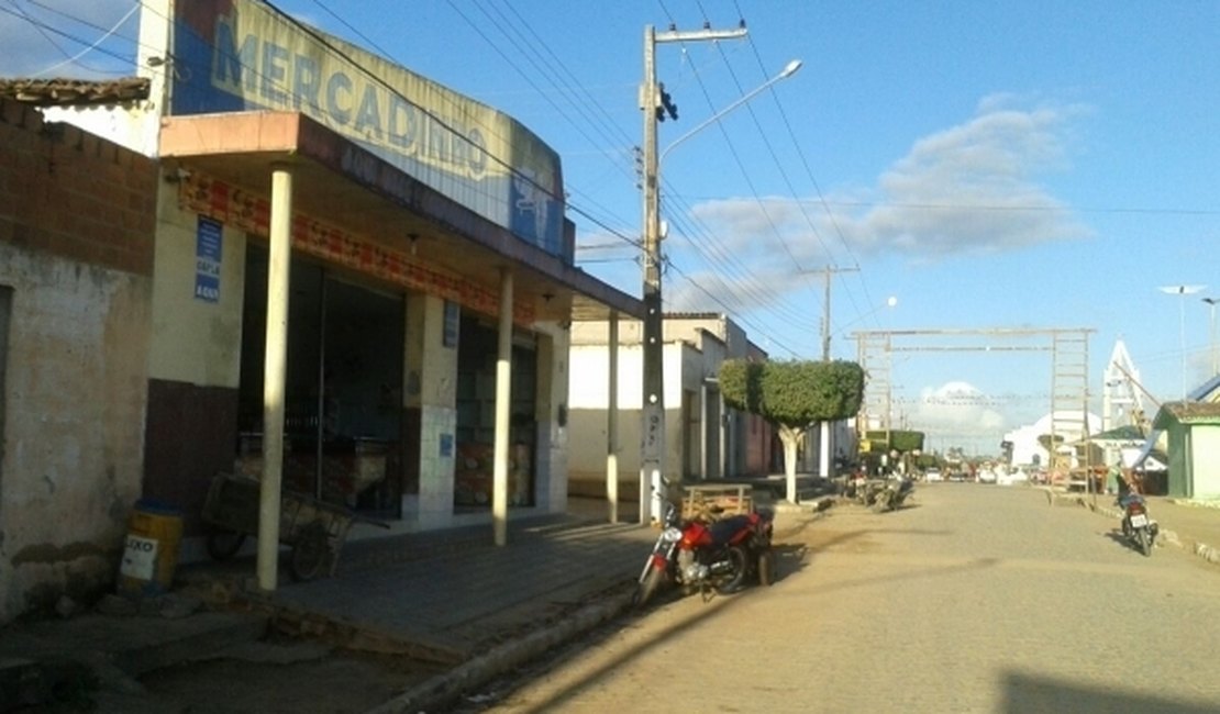 Moradores deixam casas após sentirem  terra tremer