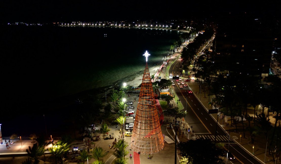 Árvore de Natal da Ponta Verde terá iluminação sincronizada com música