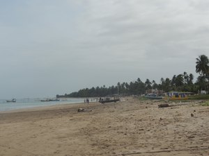 Criminosos armados ameaçam e assaltam turista na Praia do Patacho