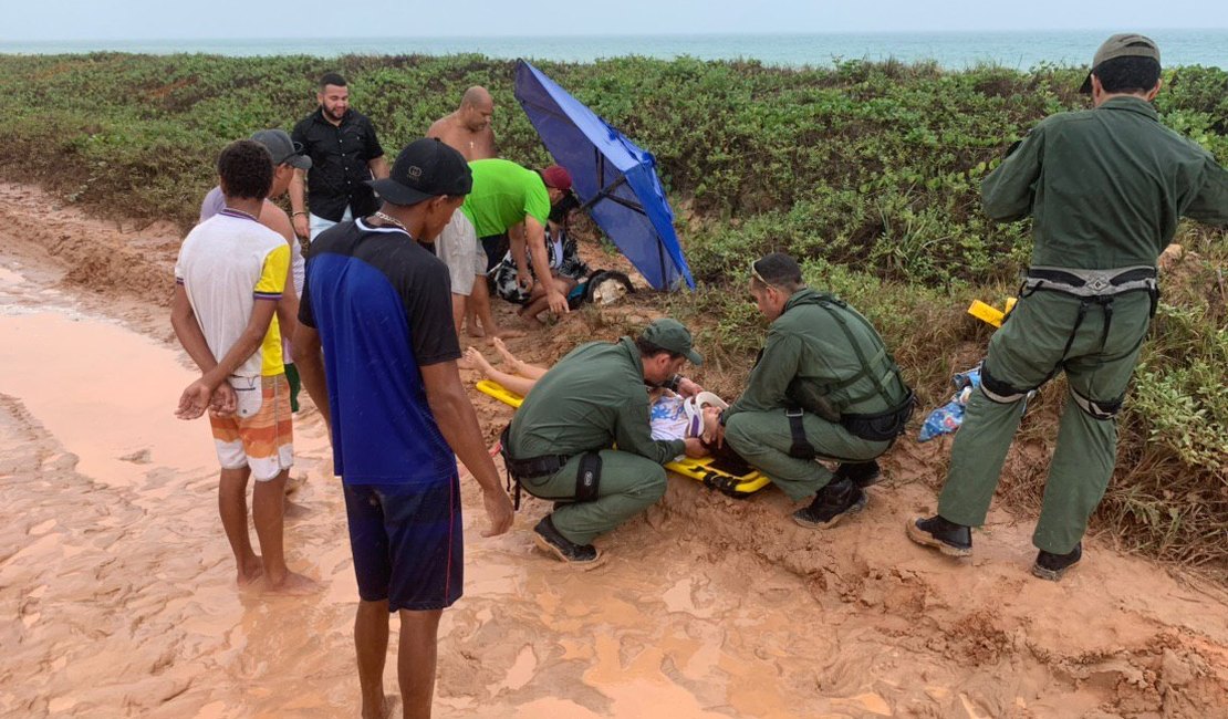 Duas jovens ficam feridas em capotamento de quadriciclo no litoral sul