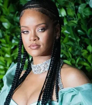 Rihanna anuncia lançamento de música inédita após hiato de 6 anos; ouça a prévia