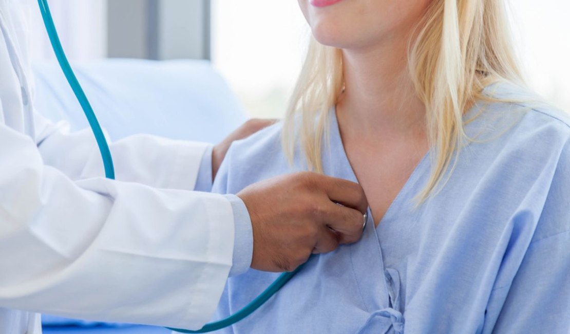 Consulta médica por IA: especialista alerta sobre os riscos da prática