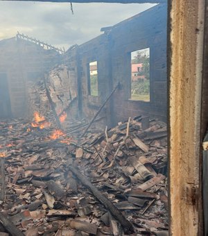 Veja estrago deixado por incêndio em fábrica de fogos clandestina no interior de AL