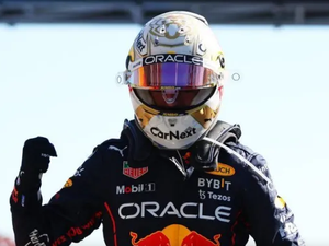 Verstappen vence no Japão apesar da chuva e conquista o bi da F1