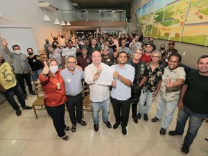 Artistas de Arapiraca apresentam plano de calendário anual de eventos para Luciano Barbosa