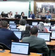 CCJ da Câmara adia análise de PEC sobre redução da maioridade penal