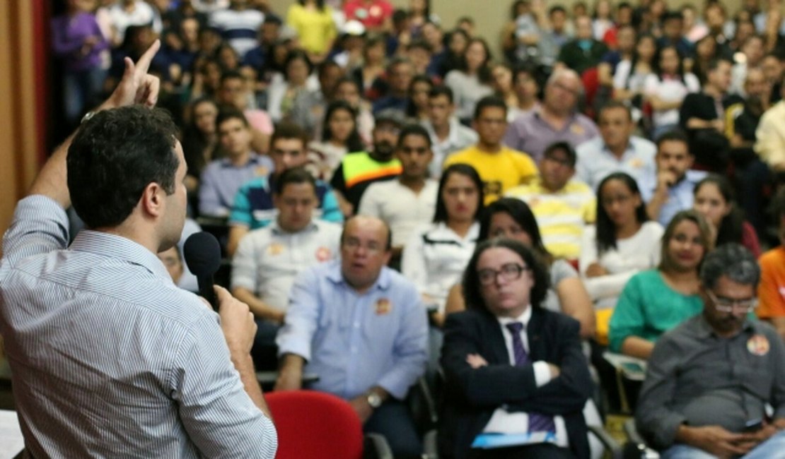 Renan Filho promete autonomia financeira da Uneal