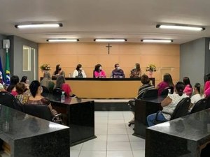 Em alusão ao Outubro Rosa Dra. Fany realiza evento na Câmara Municipal