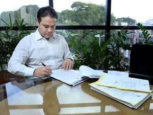 Governador homologa concurso da Uncisal para cargos de nível superior e fundamental