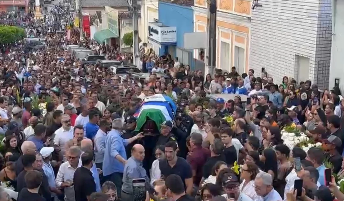 Comoção marca velório e sepultamento do ex-prefeito Marcelo Lima em Quebrangulo