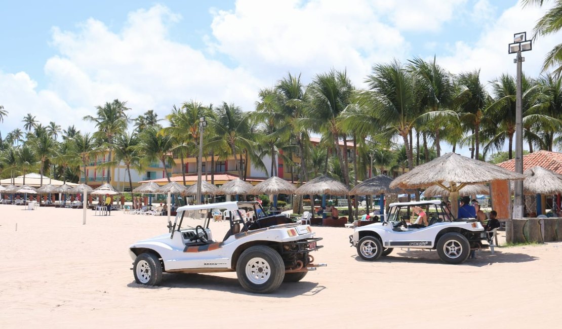 Carro é arrombando na Praia do Burgalhau e criminosos furtam iPhone e bolsas