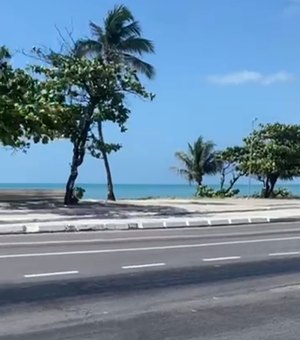 [Vídeo] Derramamento de óleo na pista é registrado na Avenida da Paz, em Maceió