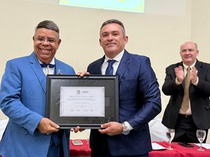 Câmara de Maceió entrega Título de Cidadão Honorário ao professor universitário Eraldo de Souza