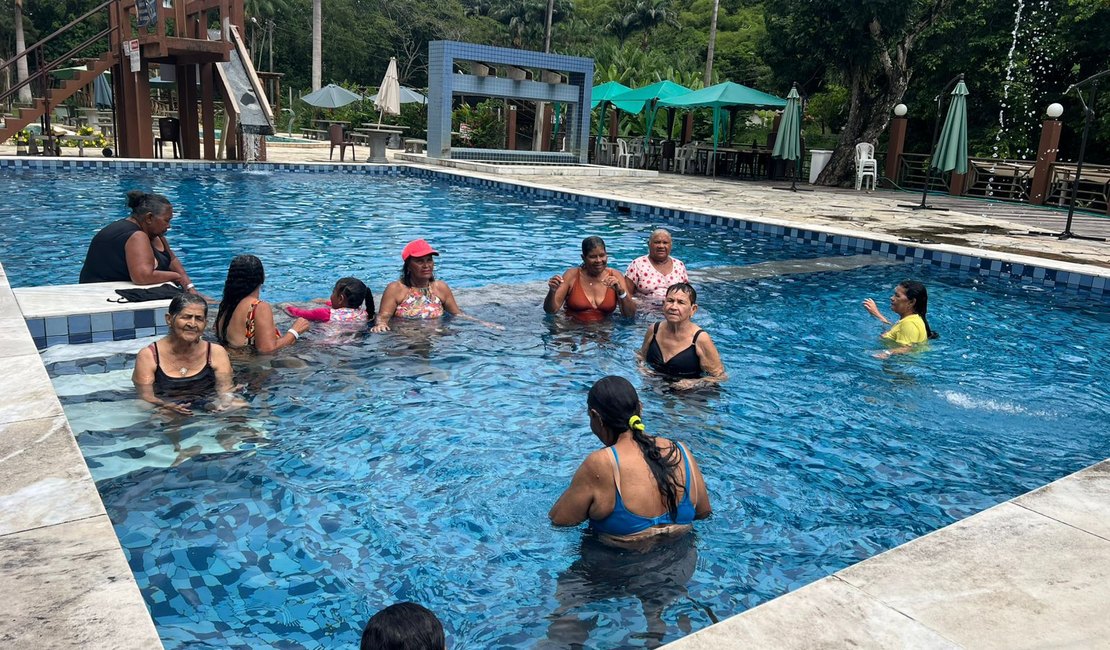 Idosos de Traipu vivenciam dia de lazer e integração em passeio promovido pela Assistência Social