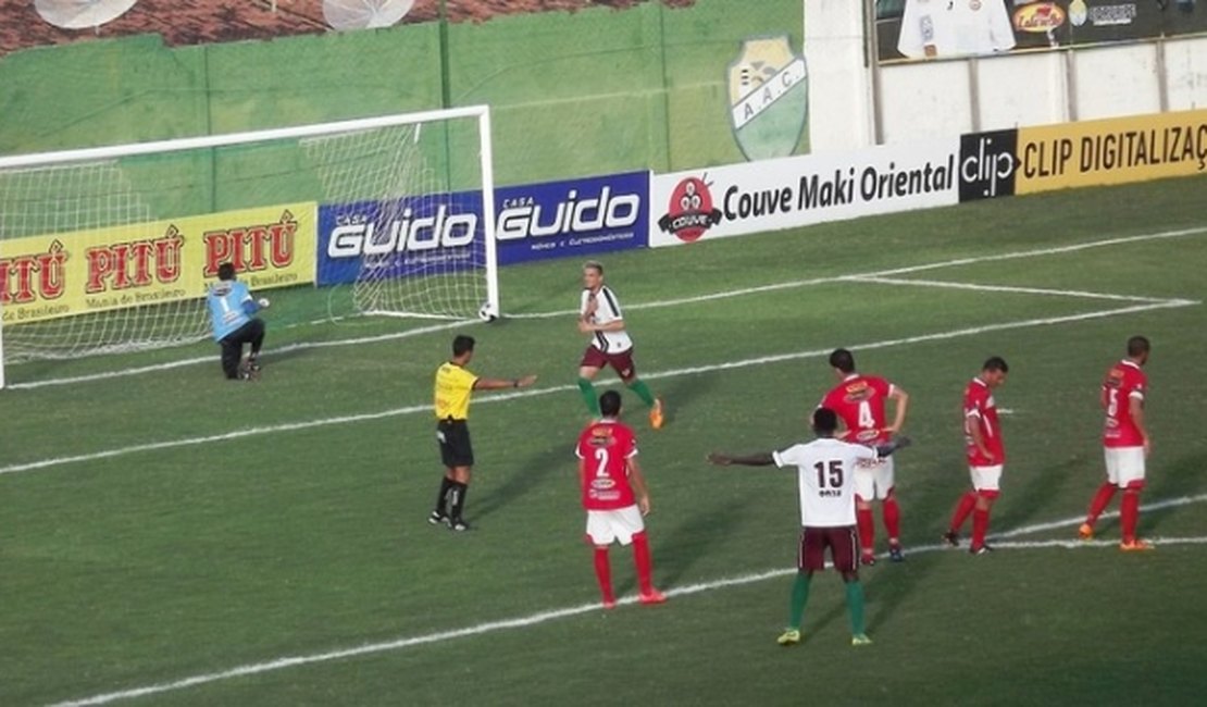 Quadrangular da permanência termina com média de 229 pessoas presentes