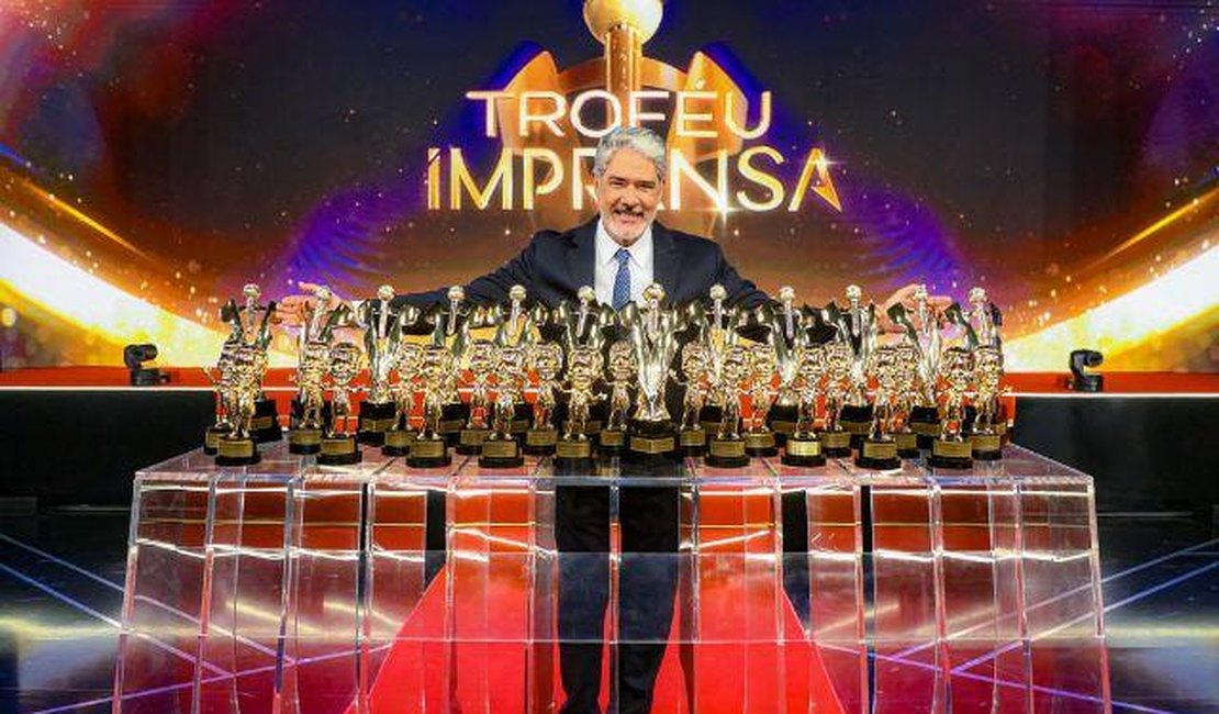 Willian Bonner chama atenção ao receber 33 prêmios de uma vez pelo SBT