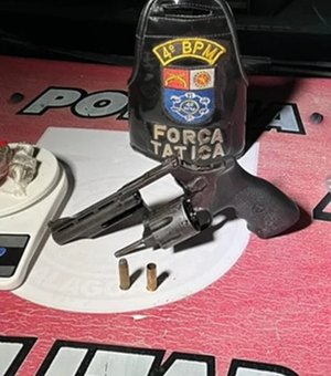 Homem atira contra policiais durante abordagem e é preso com arma e drogas em Maceió