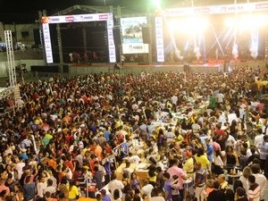 Disparos de arma de fogo assusta público em festa