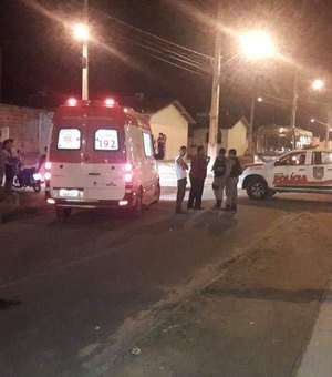 Homem é baleado na presença de amigo em via pública de Maceió