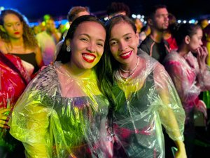 Iveteiros e cactos invadem o São João de Maceió na noite de sábado