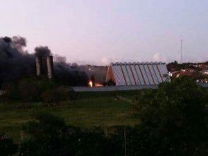 Adolescentes são apreendidos suspeitos de incendiar escola