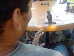 Dependentes químicos usam a arte para se livrar das drogas