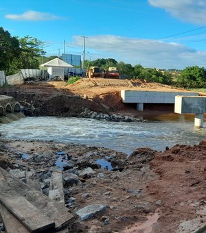 [Vídeo] Motoristas cobram conclusão de ponte em rodovia entre Arapiraca e Feira Grande