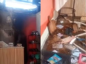 Casa pega fogo e dois homens são socorridos no Benedito Bentes, em Maceió
