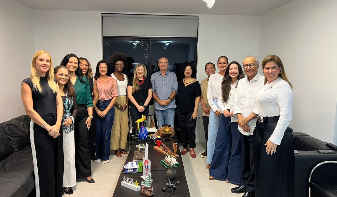 Renan Calheiros reúne lideranças femininas e reforça defesa dos direitos das mulheres