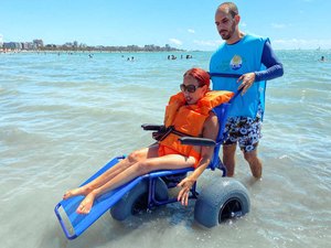 Cadeiras anfíbias são destaque em matéria da Folha de São Paulo