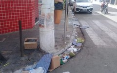 Ruas de Arapiraca repletas de lixo