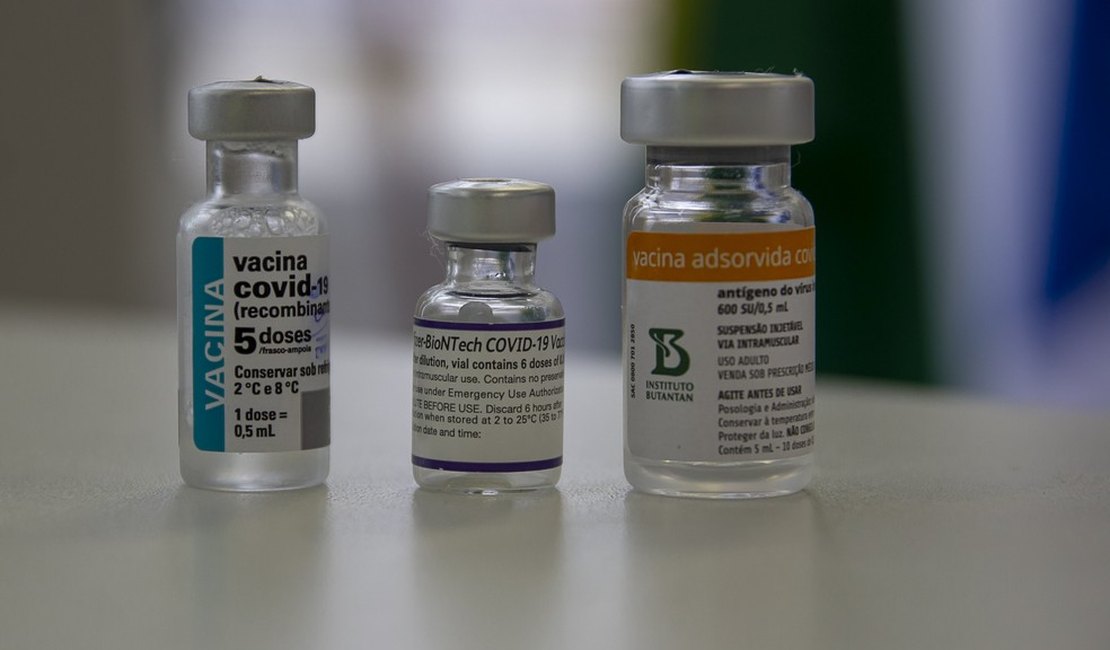 Esloveno é preso por se vacinar contra Covid sete vezes