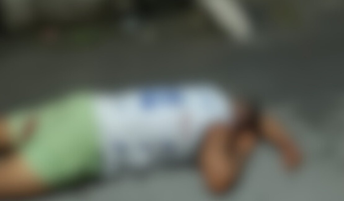 Homem é atingido por três disparos de arma de fogo e morre no conjunto Denisson Menezes