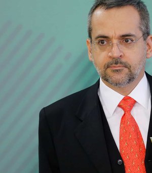 Centrão pede a Bolsonaro o FNDE e a demissão de Weintraub no MEC
