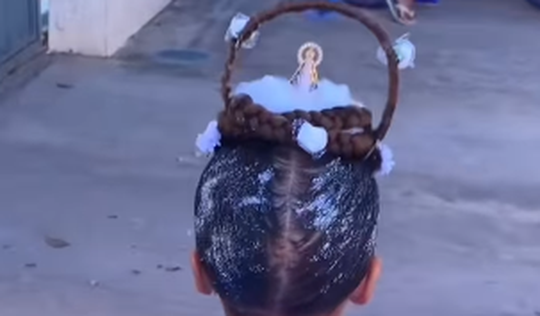 Mãe transforma mochila da filha em homenagem a Nossa Senhora