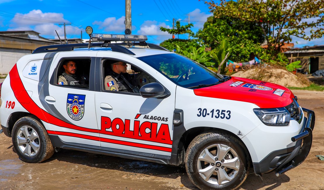 Homens são presos durante ações da Polícia Militar em Maceió